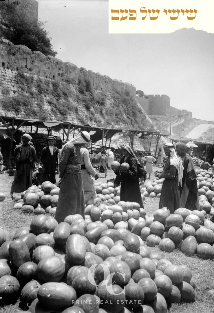 The watermelon market in Jerusalem at the foot of the Tower of David, around the year 1900
